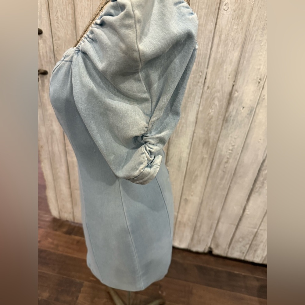 Chic Light Blue Denim Mini Dress with Puff Sleeves - Picture 4 of 9